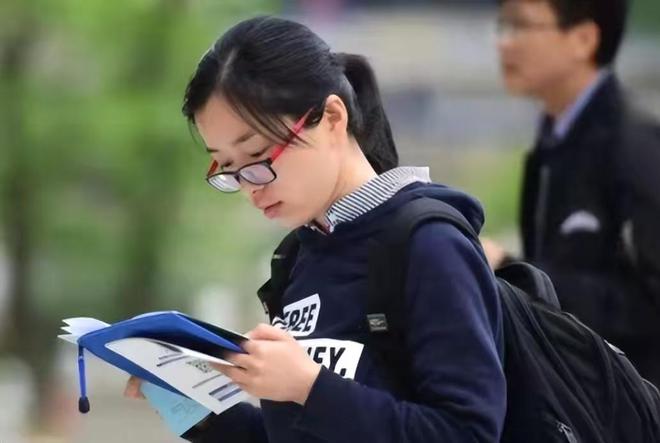 乐鱼APP这4个“万金油”专业就业率极高考研、考公、就业都没问题(图1)